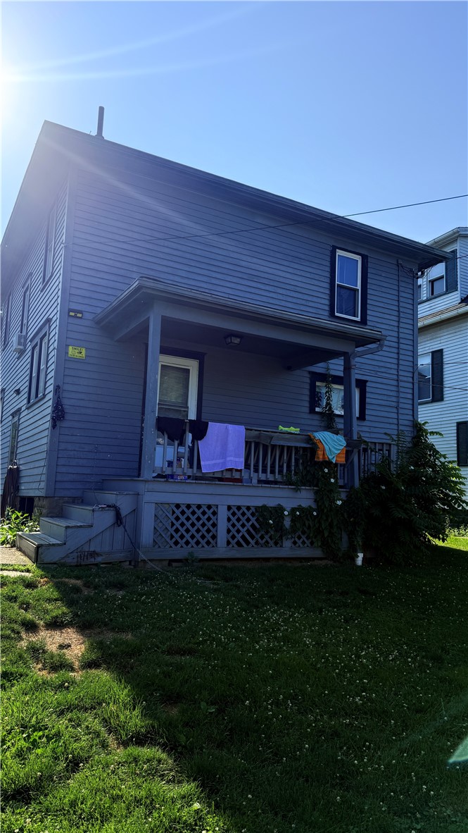 556 Spruce Ave — photo 2