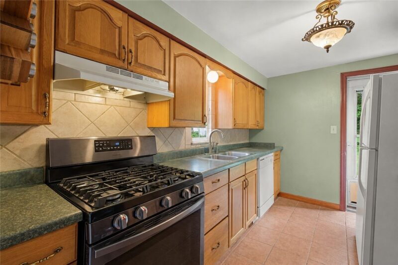 1035 Sanda Dr — photo 5