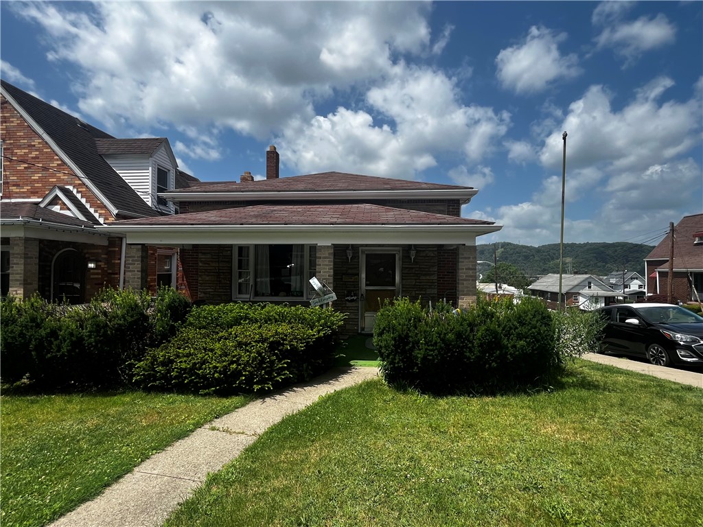 2031 Victoria Ave — photo 1