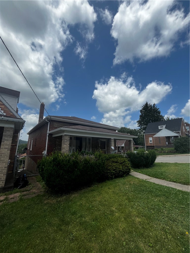 2031 Victoria Ave — photo 3