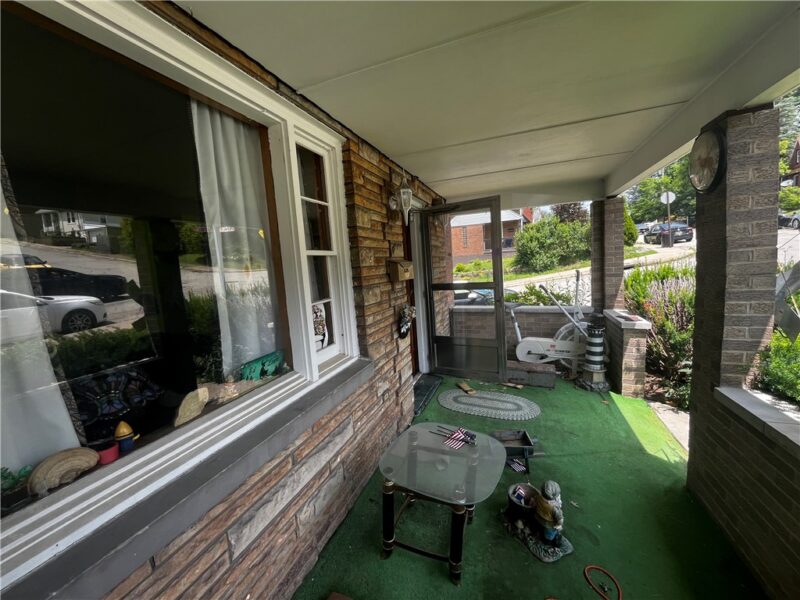 2031 Victoria Ave — photo 4