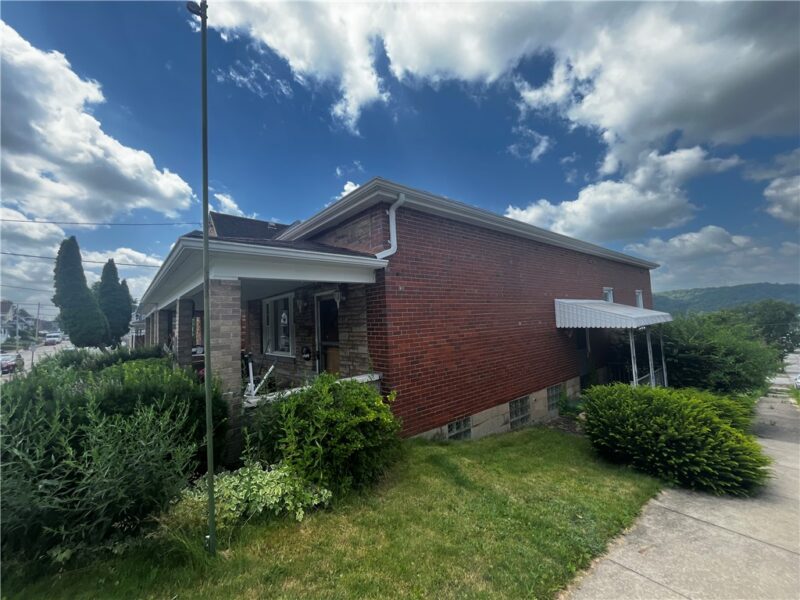 2031 Victoria Ave — photo 8