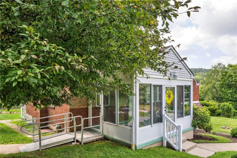 2714 Gould Dr — photo 2