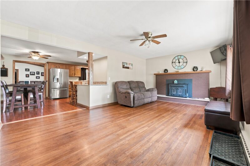 2339 Downing Ln — photo 3