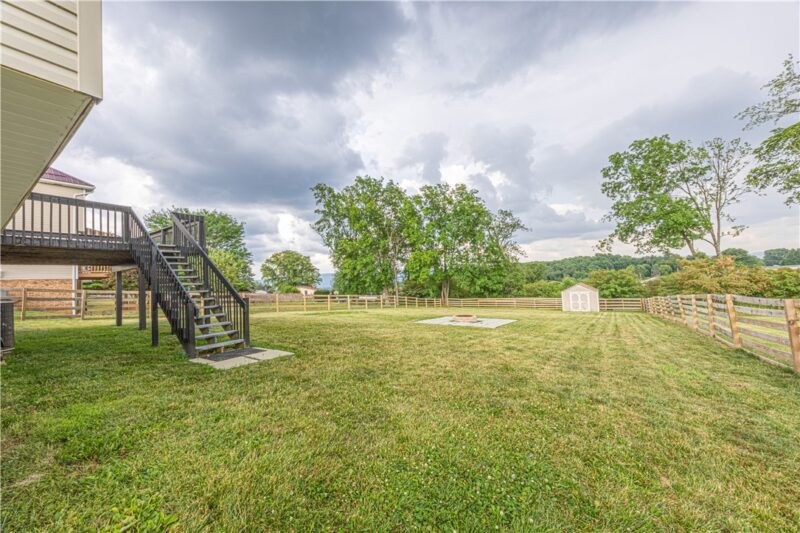 111 Mae Ln — photo 2