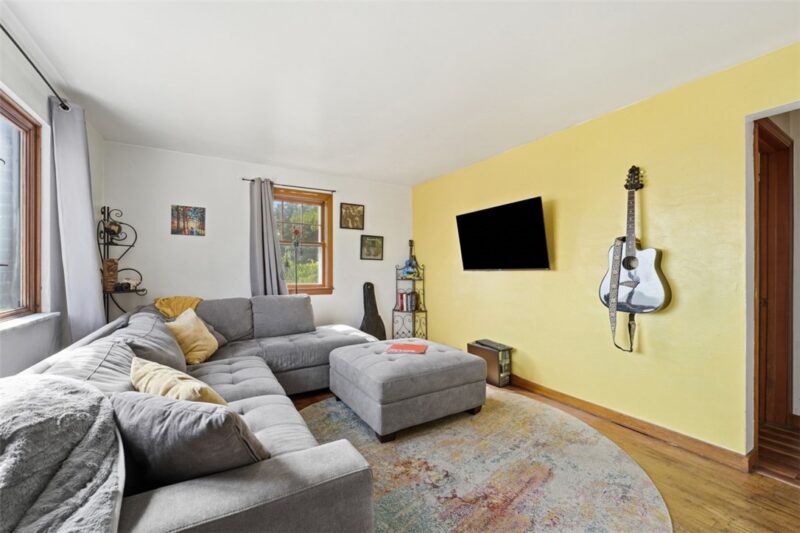 4426 Glencairn St — photo 3