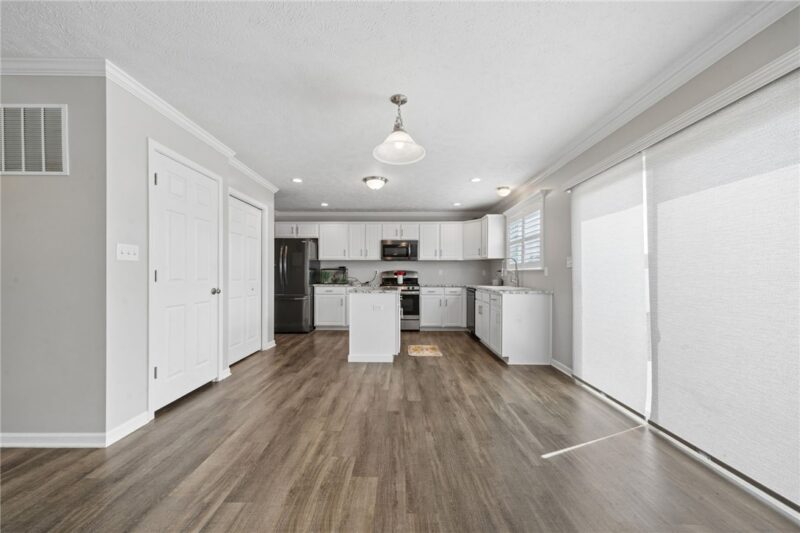 110 Norfolk Dr — photo 8