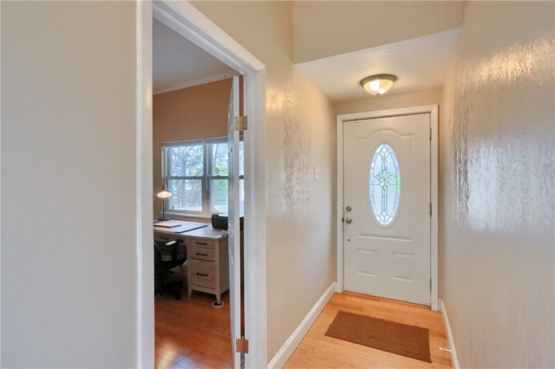 323 Virginia Ave — photo 3