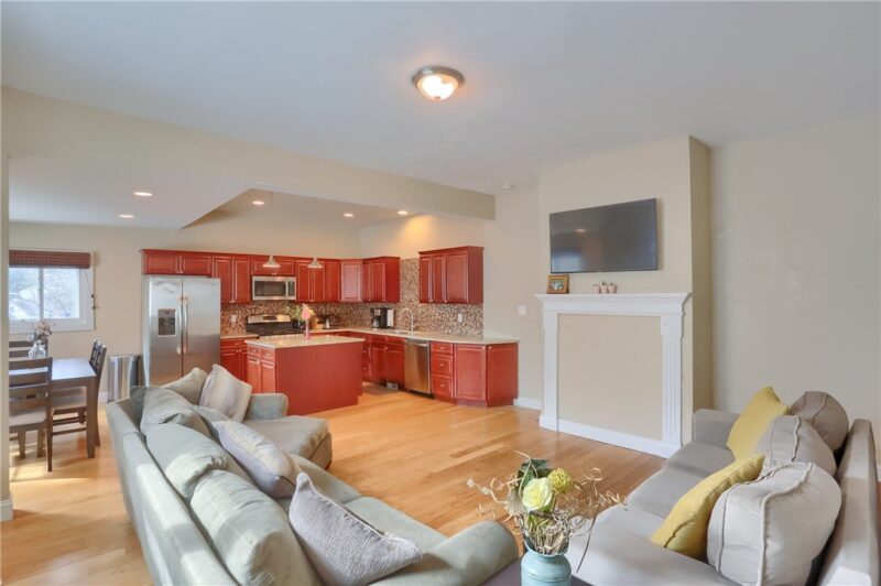 323 Virginia Ave — photo 4