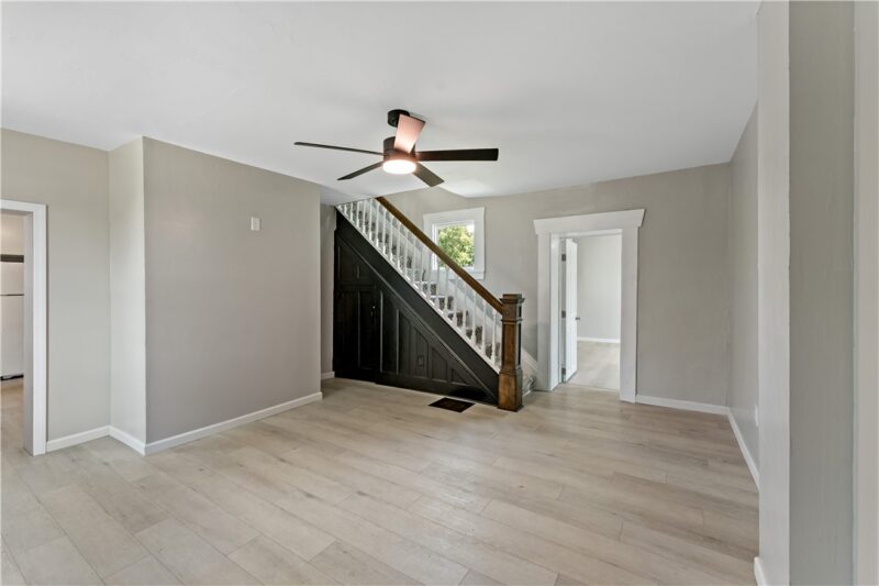 615 6th Ave — photo 5