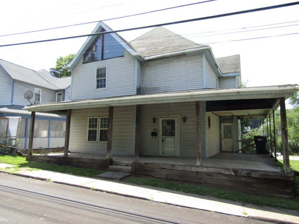 118 Center Ave — photo 1