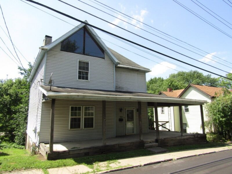 118 Center Ave — photo 2