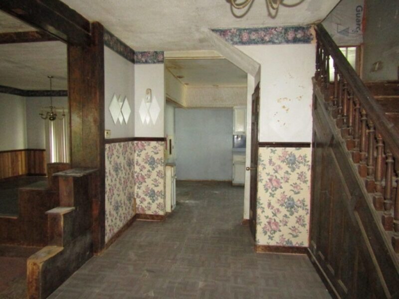 118 Center Ave — photo 3
