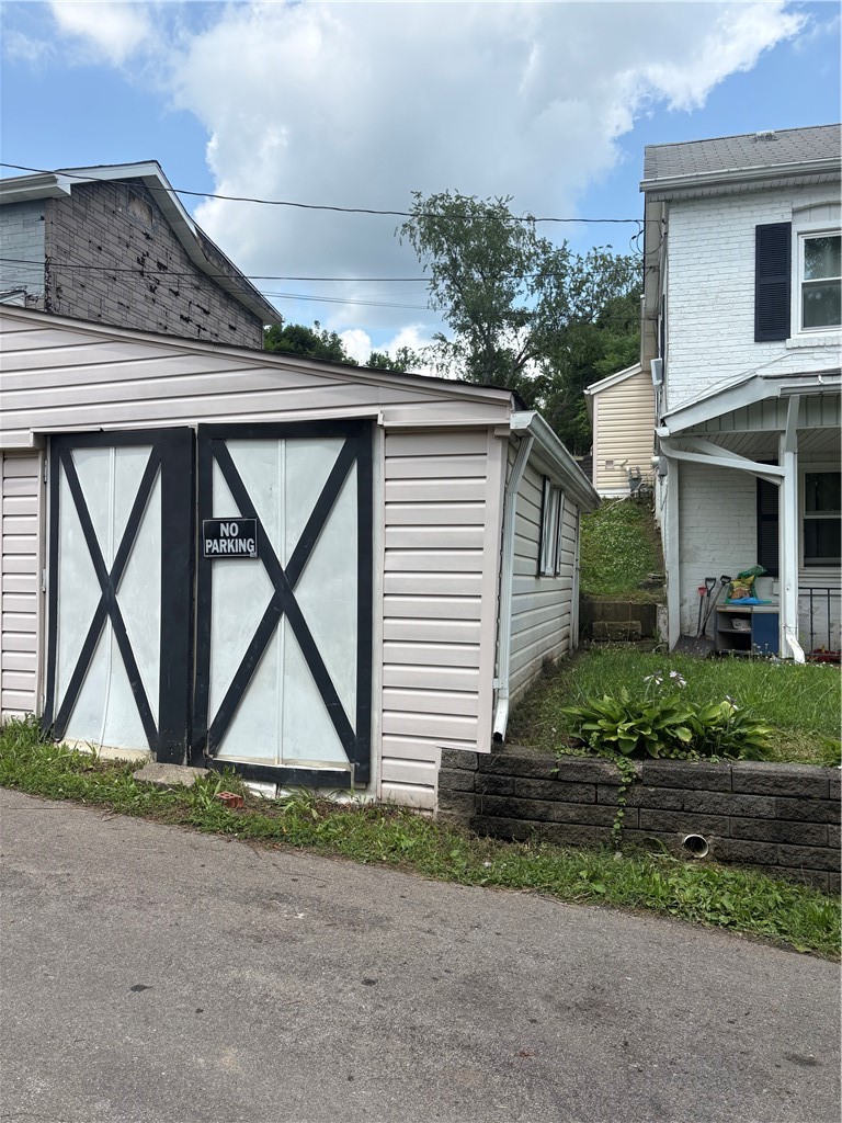 209 Howard St — photo 3