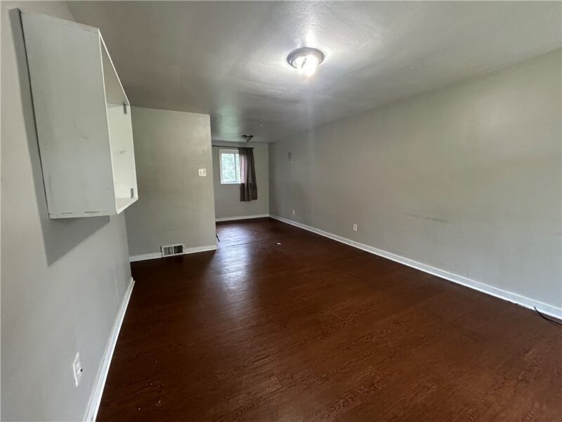 210 Erhardt Dr — photo 8