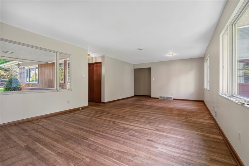1056 Logan Road — photo 4