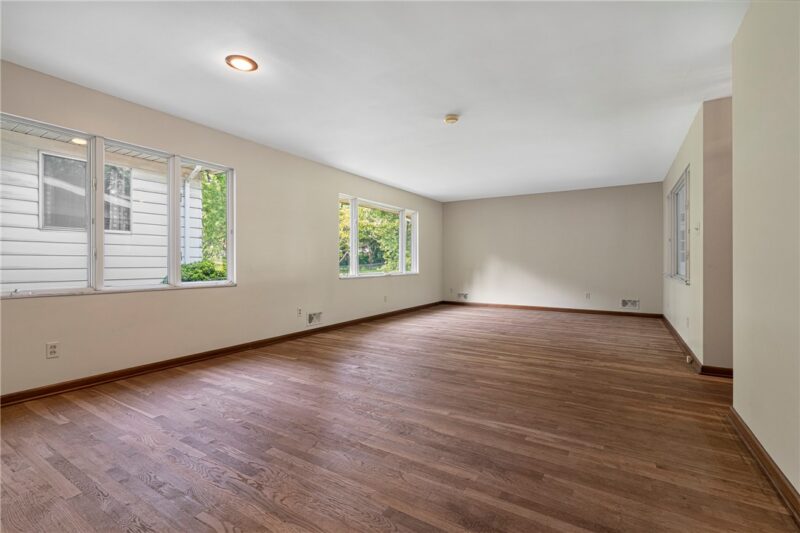 1056 Logan Road — photo 5