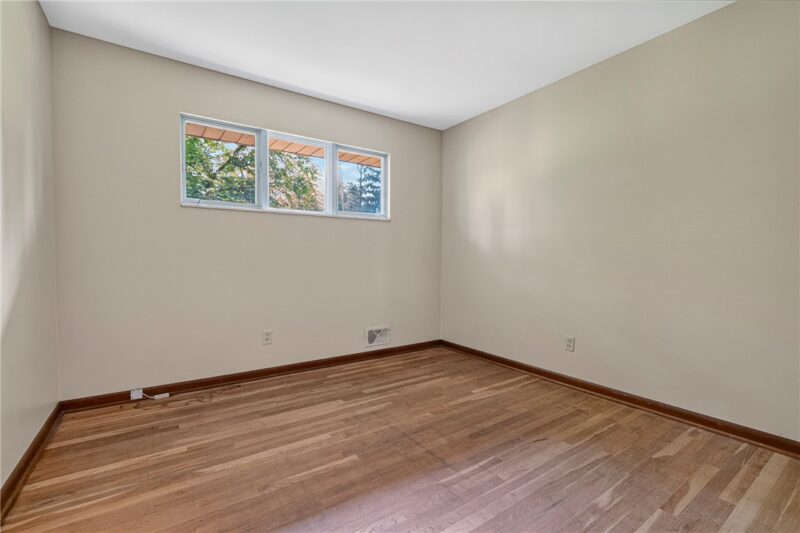 1056 Logan Road — photo 6
