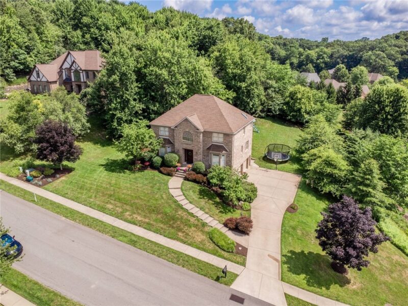 402 Honey Locust Dr — photo 2