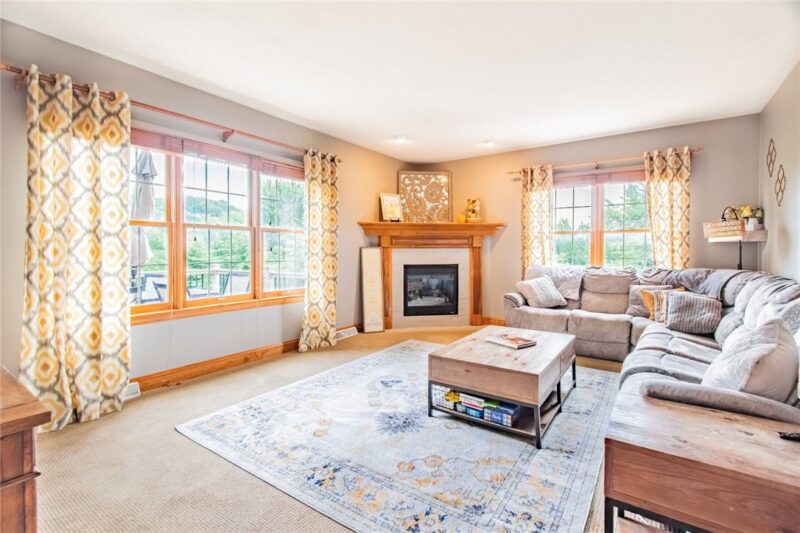 402 Honey Locust Dr — photo 8