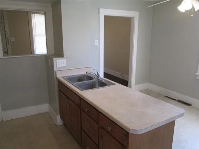 1200 Holmes St — photo 5