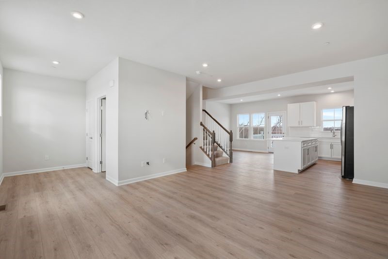 1194 Olivia Drive — photo 3