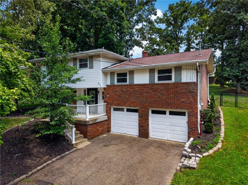 121 S Jamestown Rd — photo 2