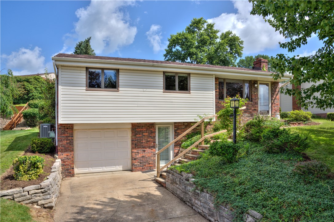 609 Bluestone Drive — photo 1