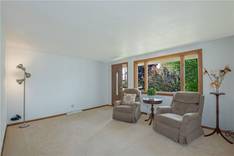609 Bluestone Drive — photo 5
