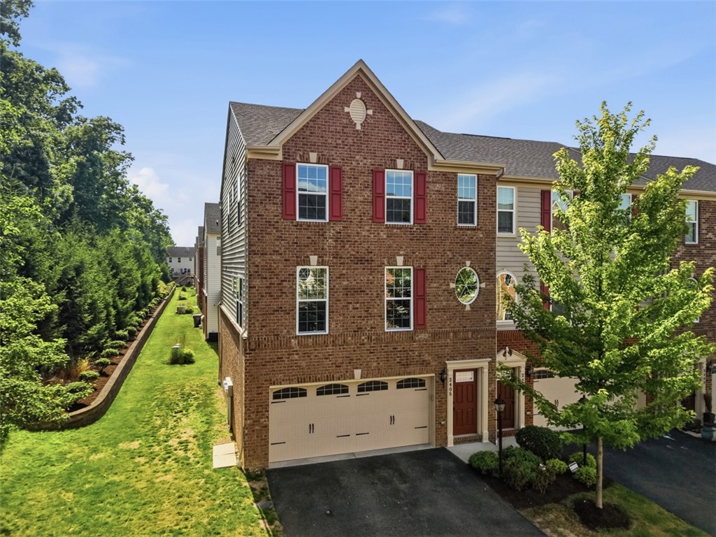 2405 Pointe View Dr — photo 1