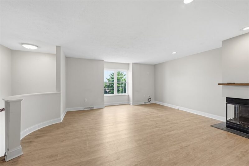 2736 Meadowcrest Ct — photo 3