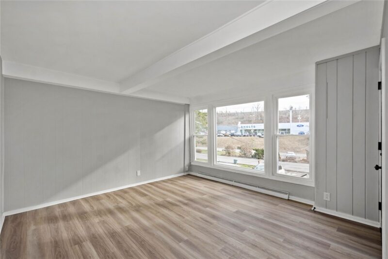 527 Orchard Dr — photo 4
