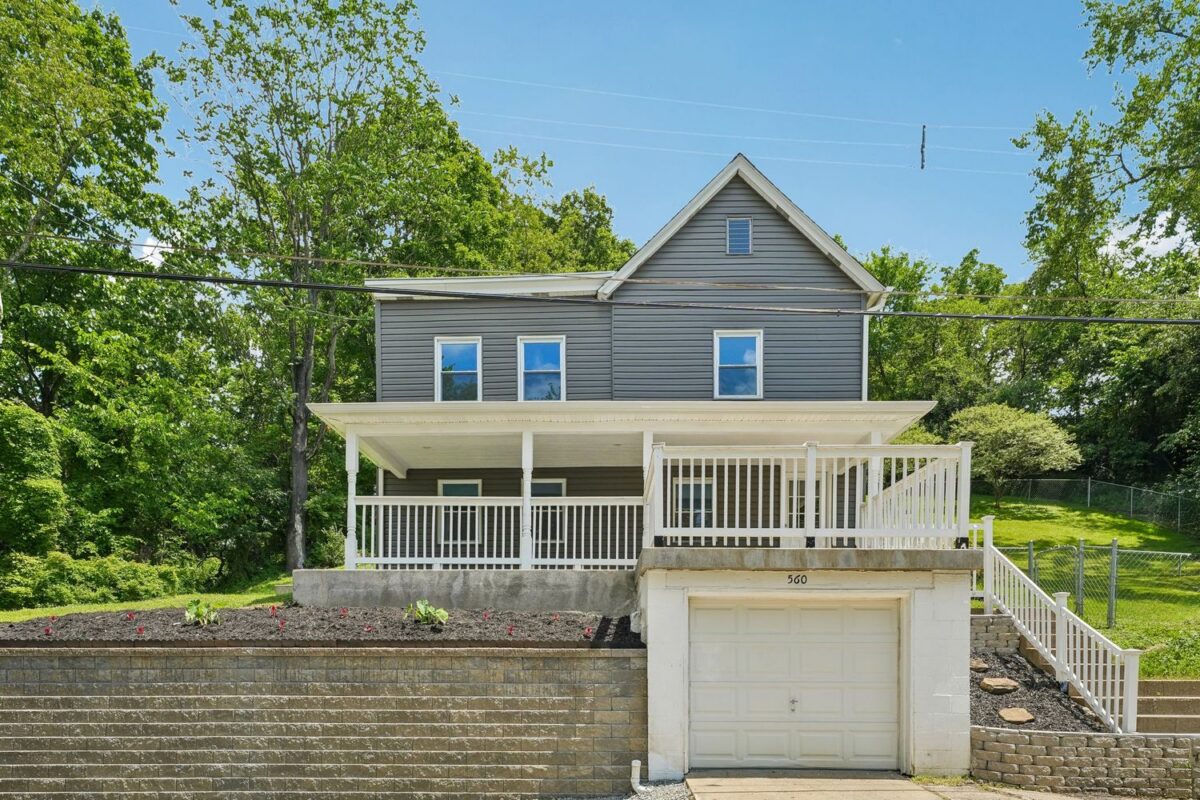 560 Mortimer Avenue — photo 1