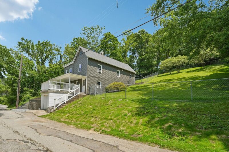 560 Mortimer Avenue — photo 3