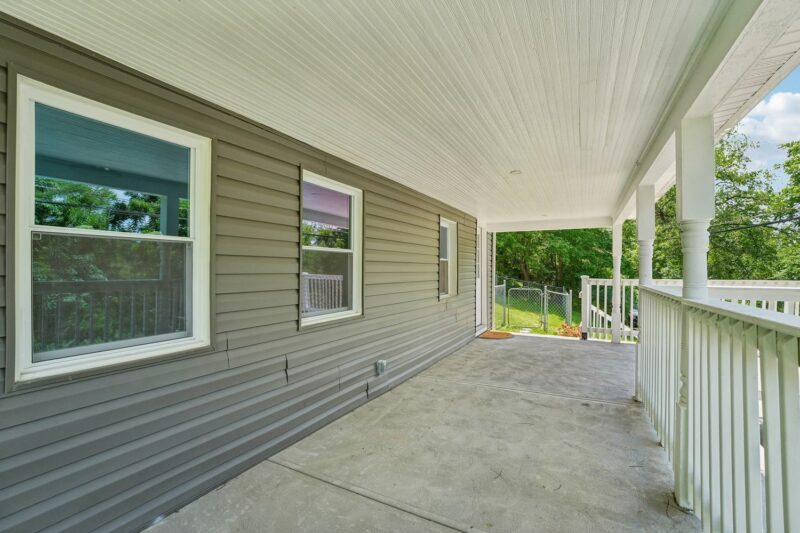 560 Mortimer Avenue — photo 4