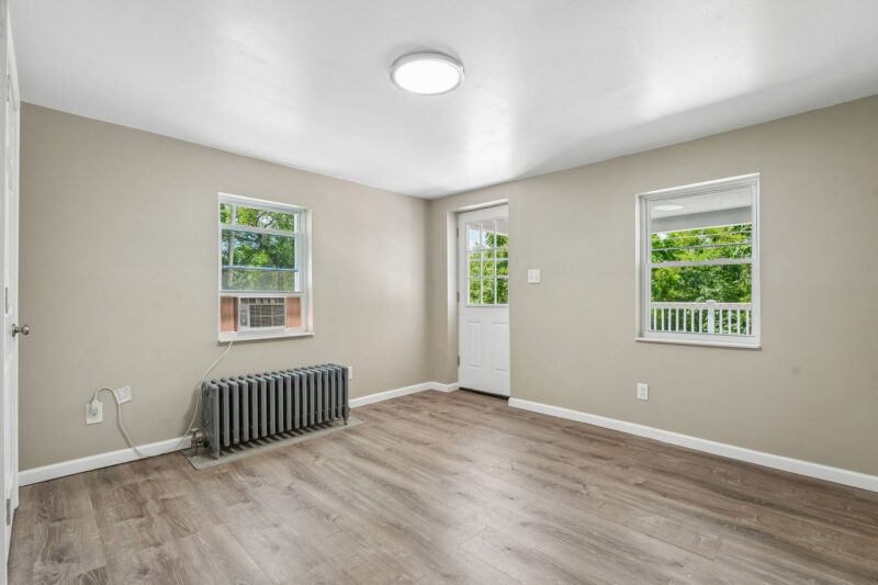 560 Mortimer Avenue — photo 7