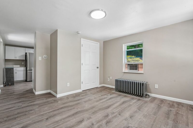 560 Mortimer Avenue — photo 8