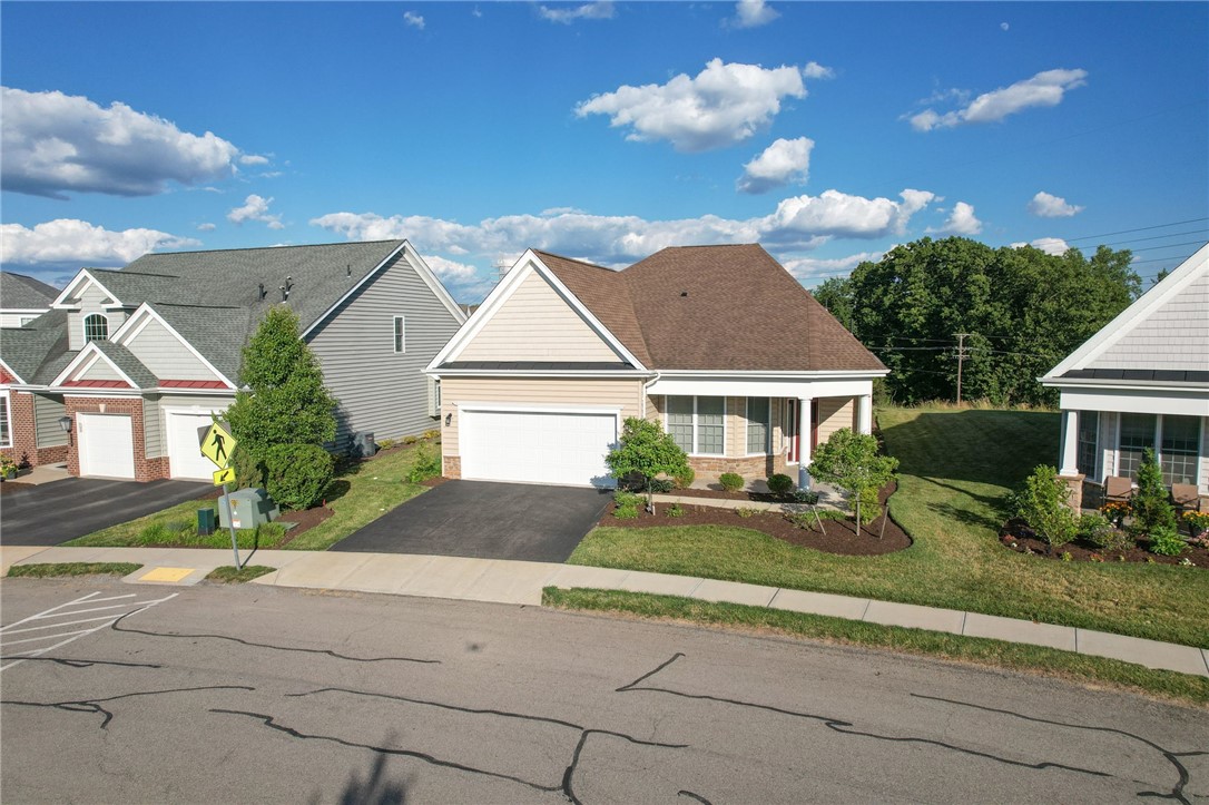 114 Gateway Dr — photo 1