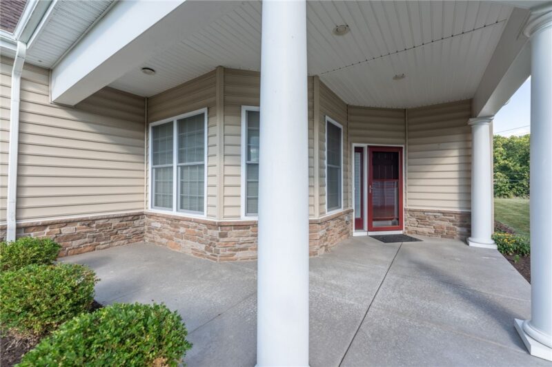 114 Gateway Dr — photo 2