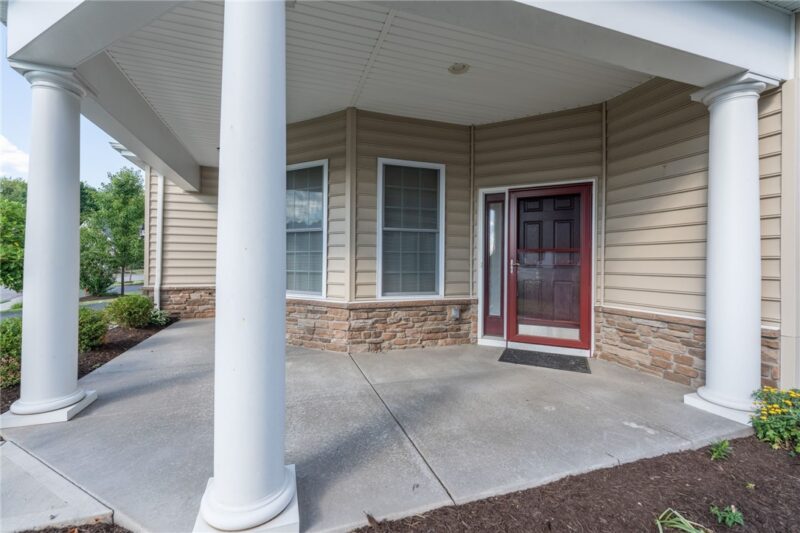 114 Gateway Dr — photo 3