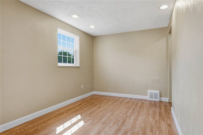 181 Castle Road — photo 8