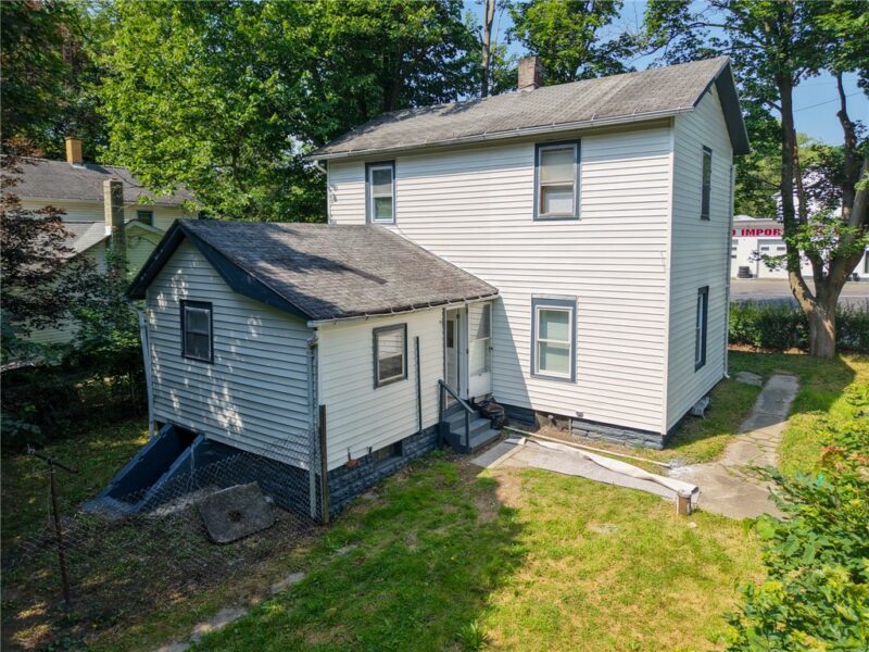 204 Clarksville St — photo 4