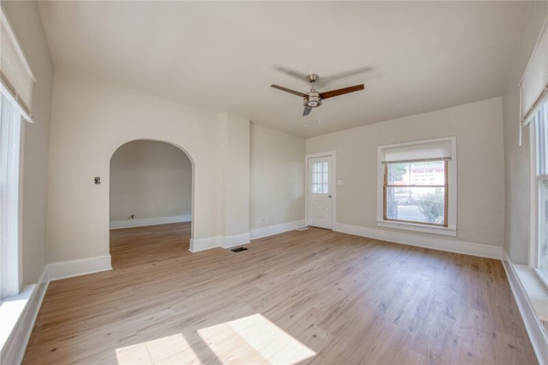 204 Clarksville St — photo 8