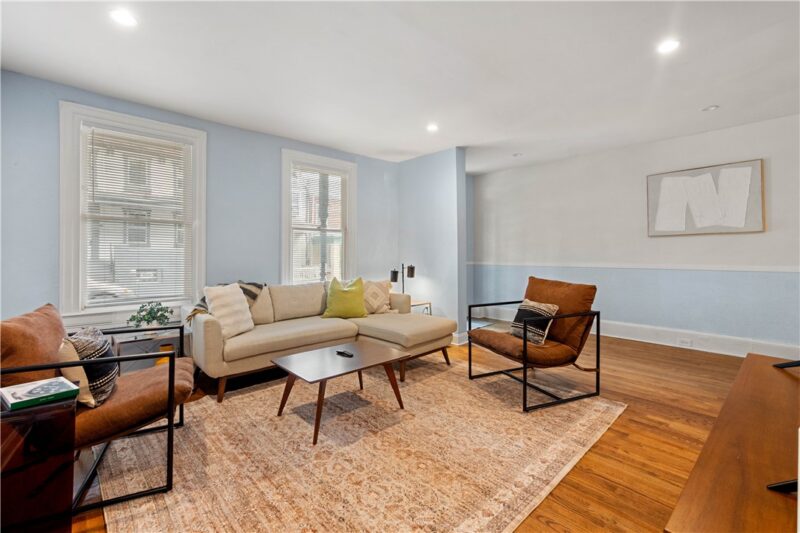 1207 Linden Pl — photo 2