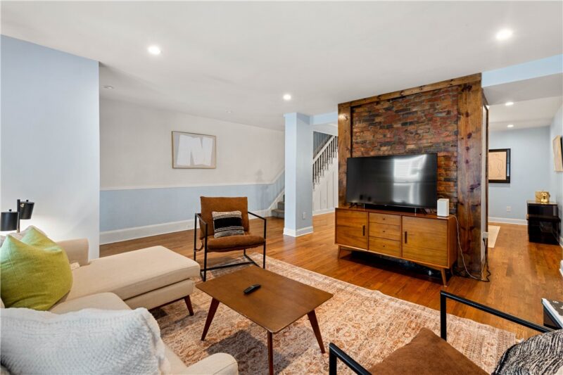 1207 Linden Pl — photo 4
