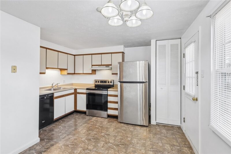 321 Laporte Ct — photo 4
