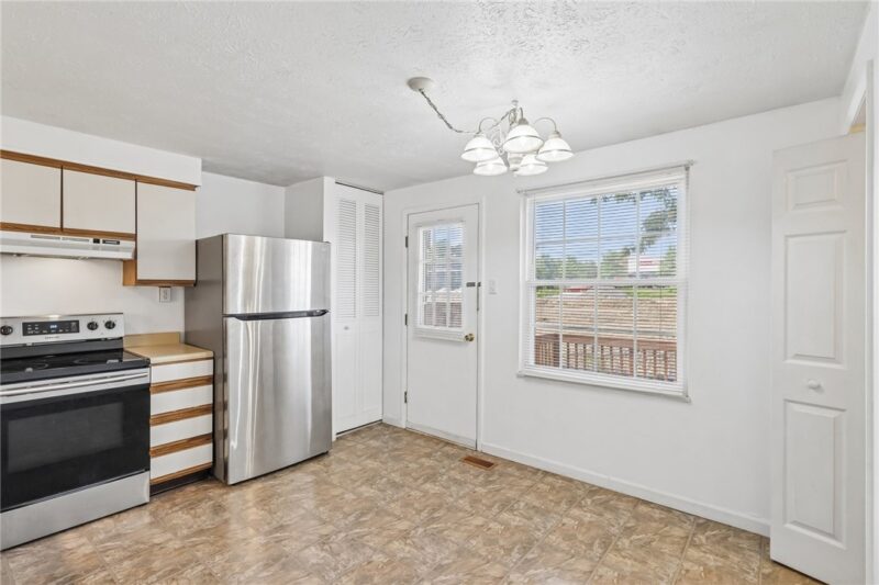 321 Laporte Ct — photo 5