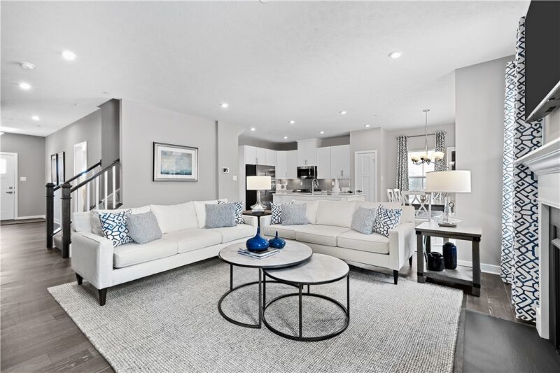 137 Victoria Drive — photo 2