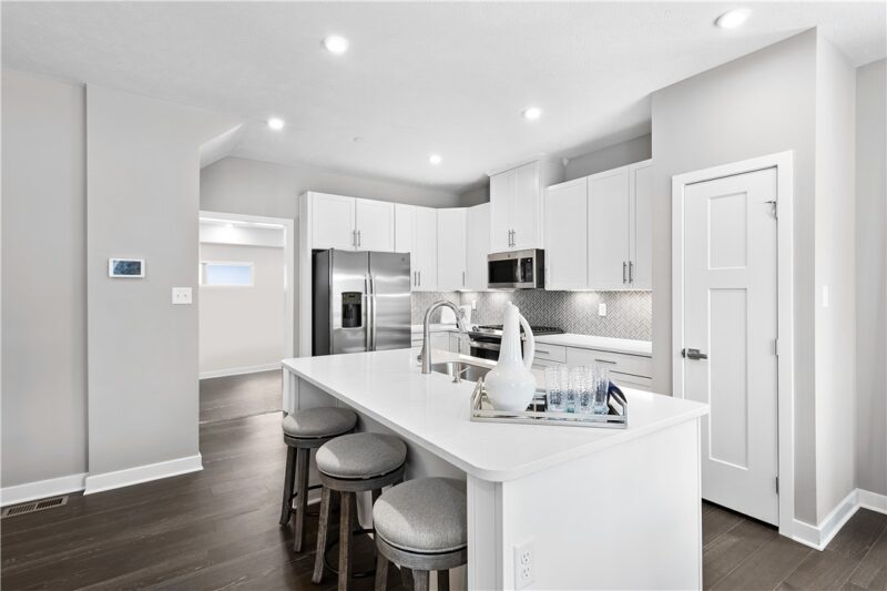 137 Victoria Drive — photo 8