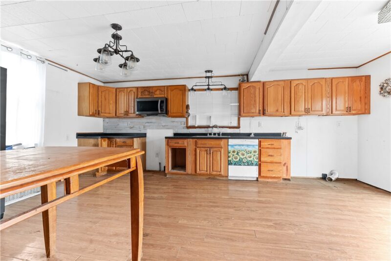 412 Commercial Ave — photo 3